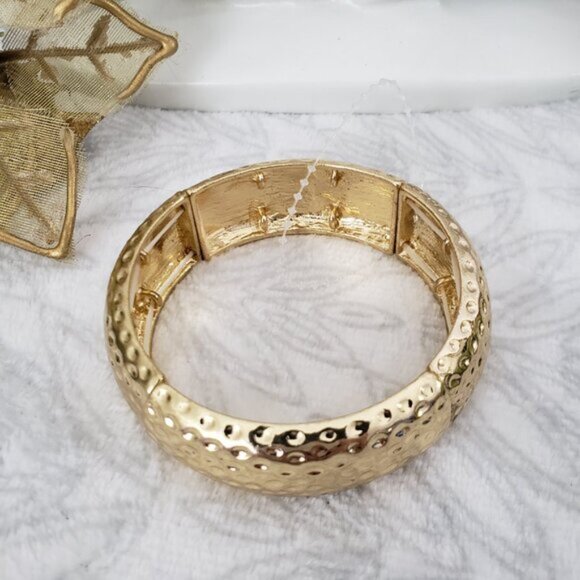 Jewelry Bundle Lot of 5 Green and Gold Tone Jewelry - Picture 8 of 12